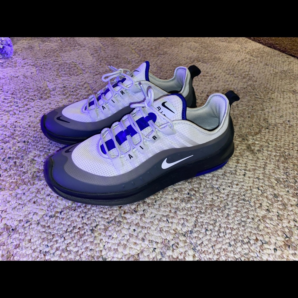 - Nike MENS air max size 8